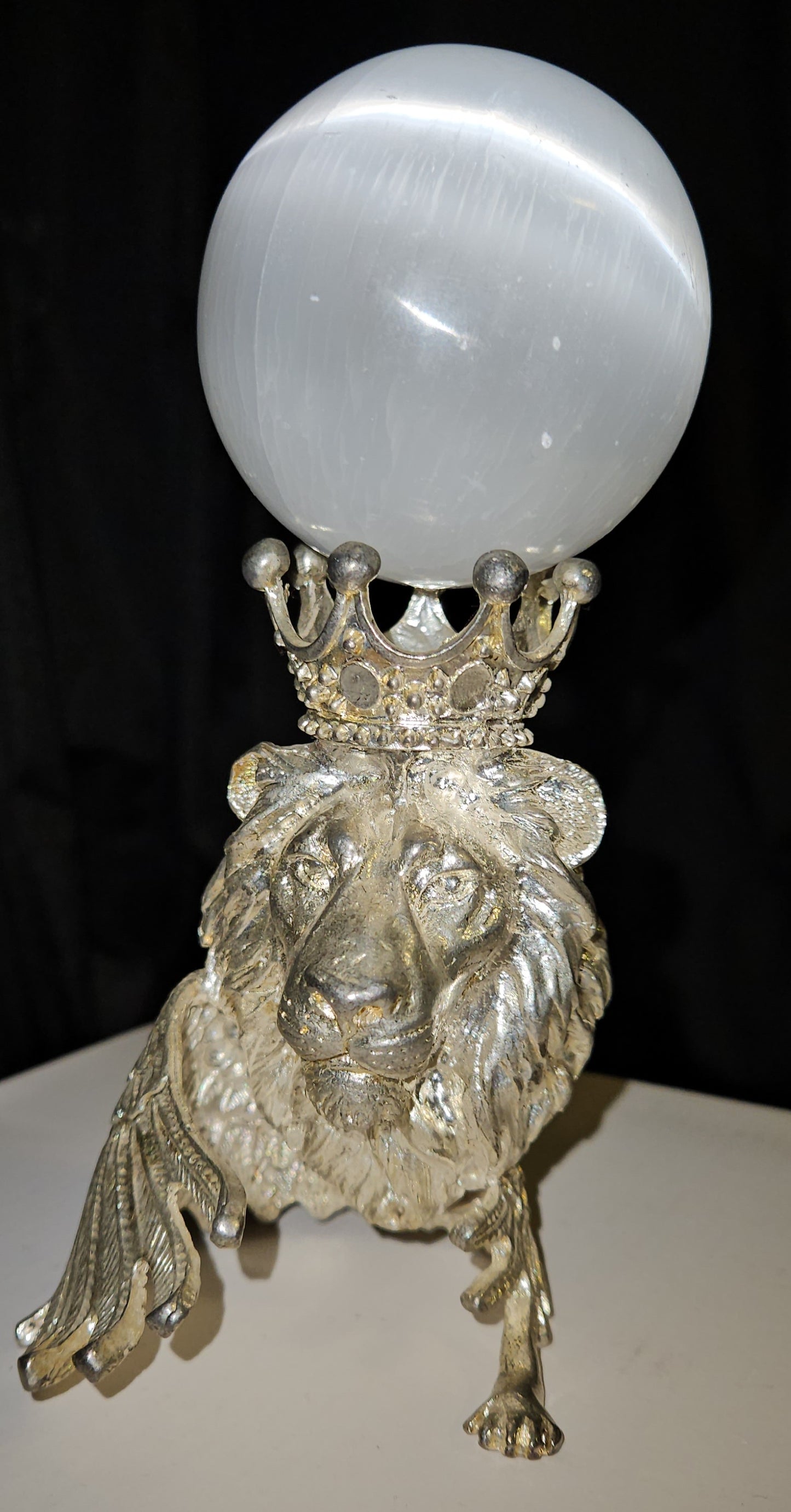Lion Sphere Holder