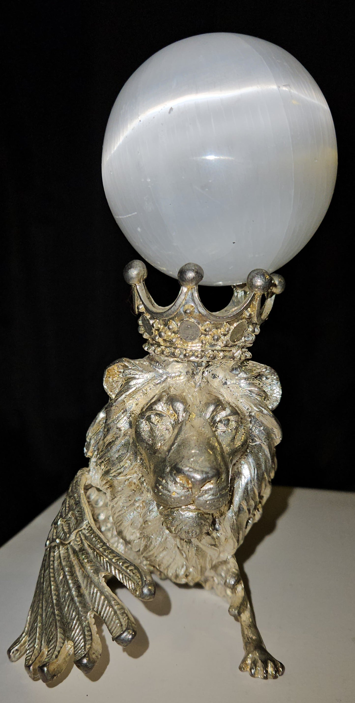 Lion Sphere Holder