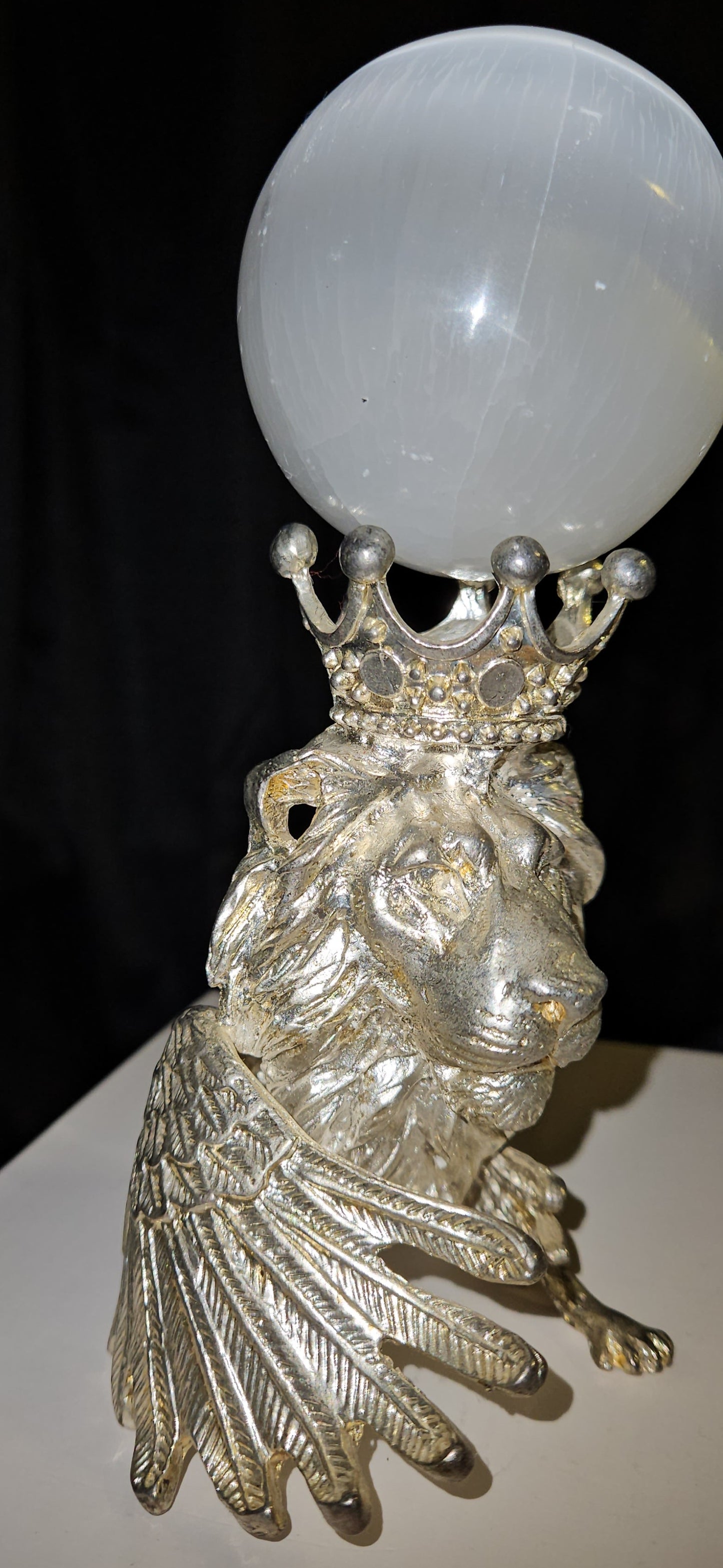 Lion Sphere Holder