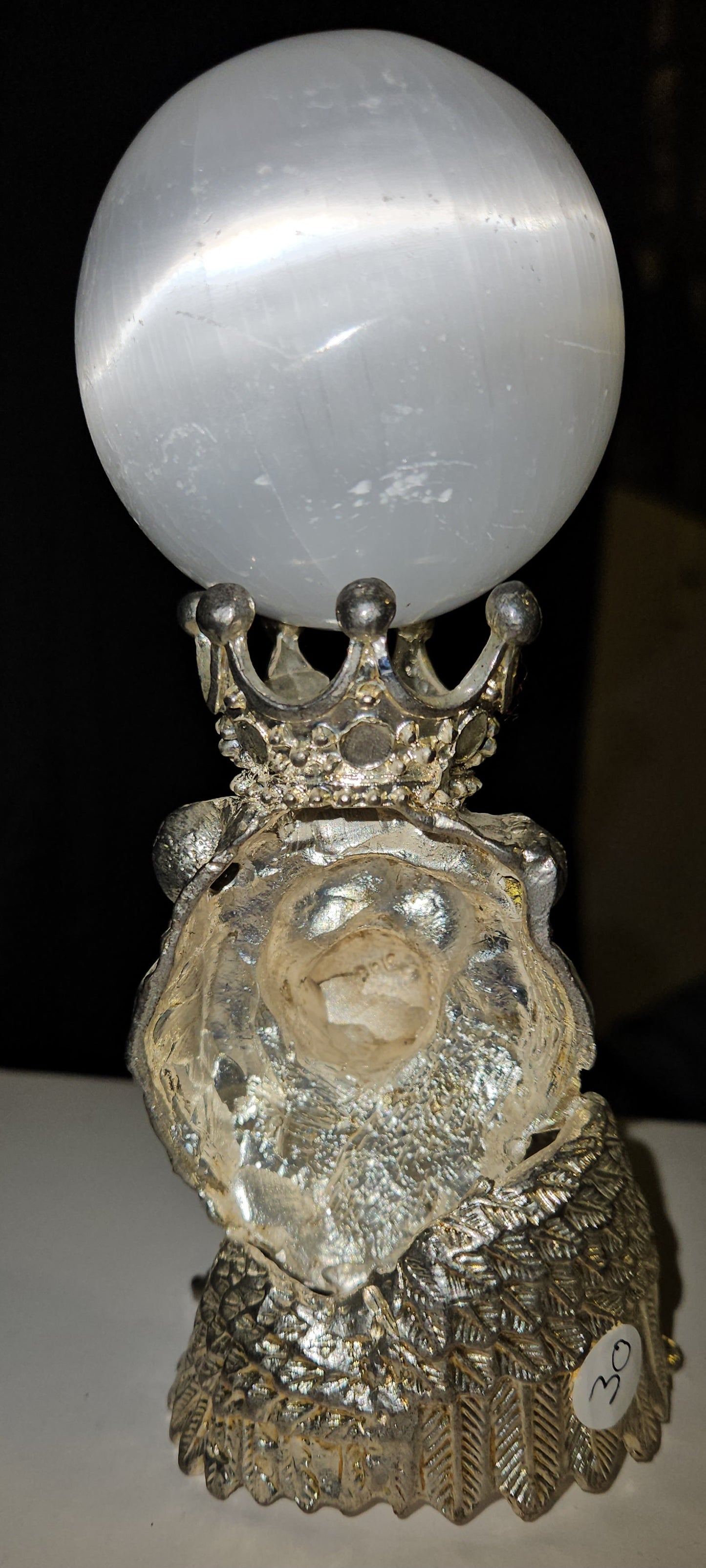 Lion Sphere Holder