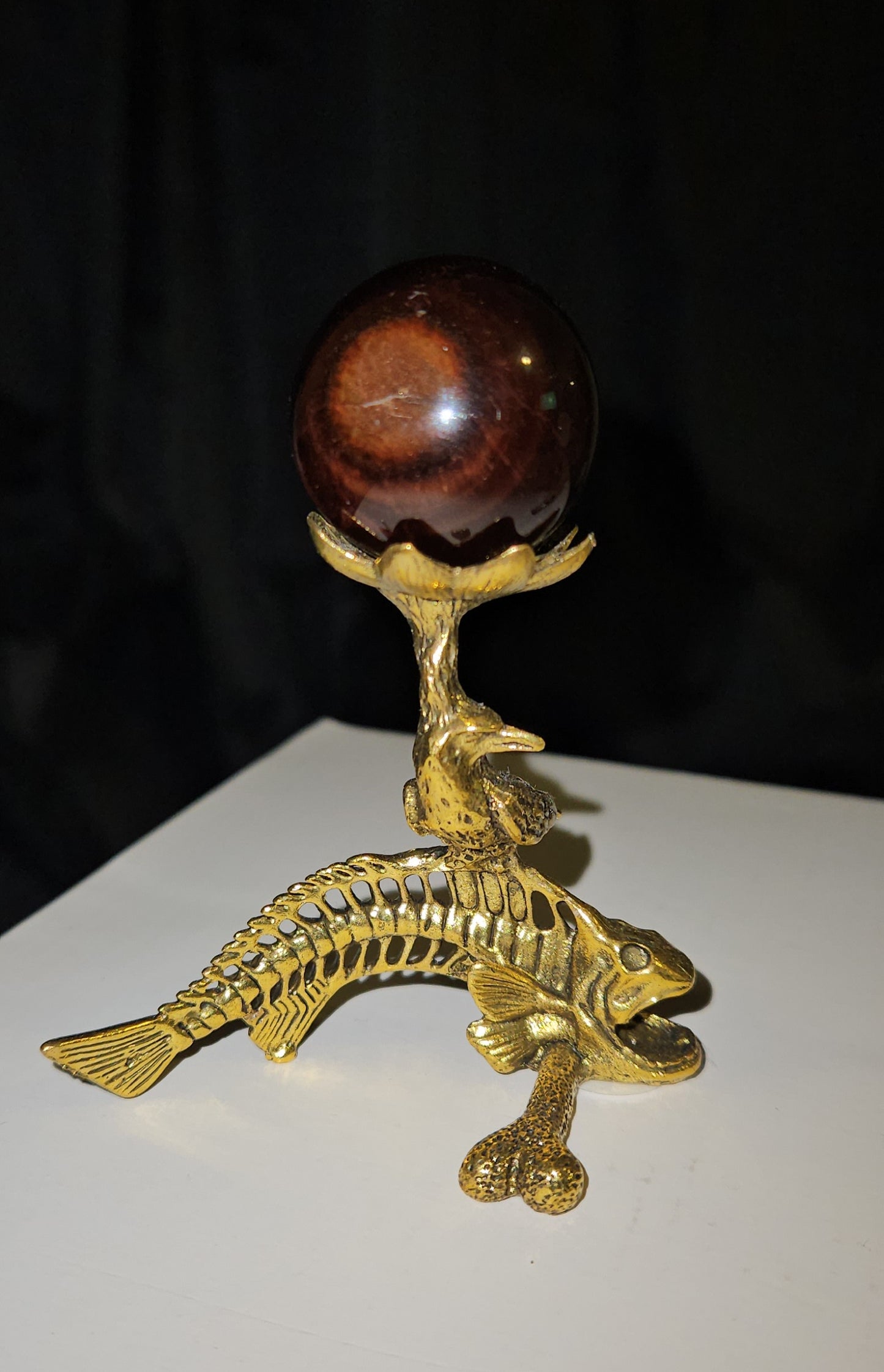 Lotus Raven Bone Fish Stand