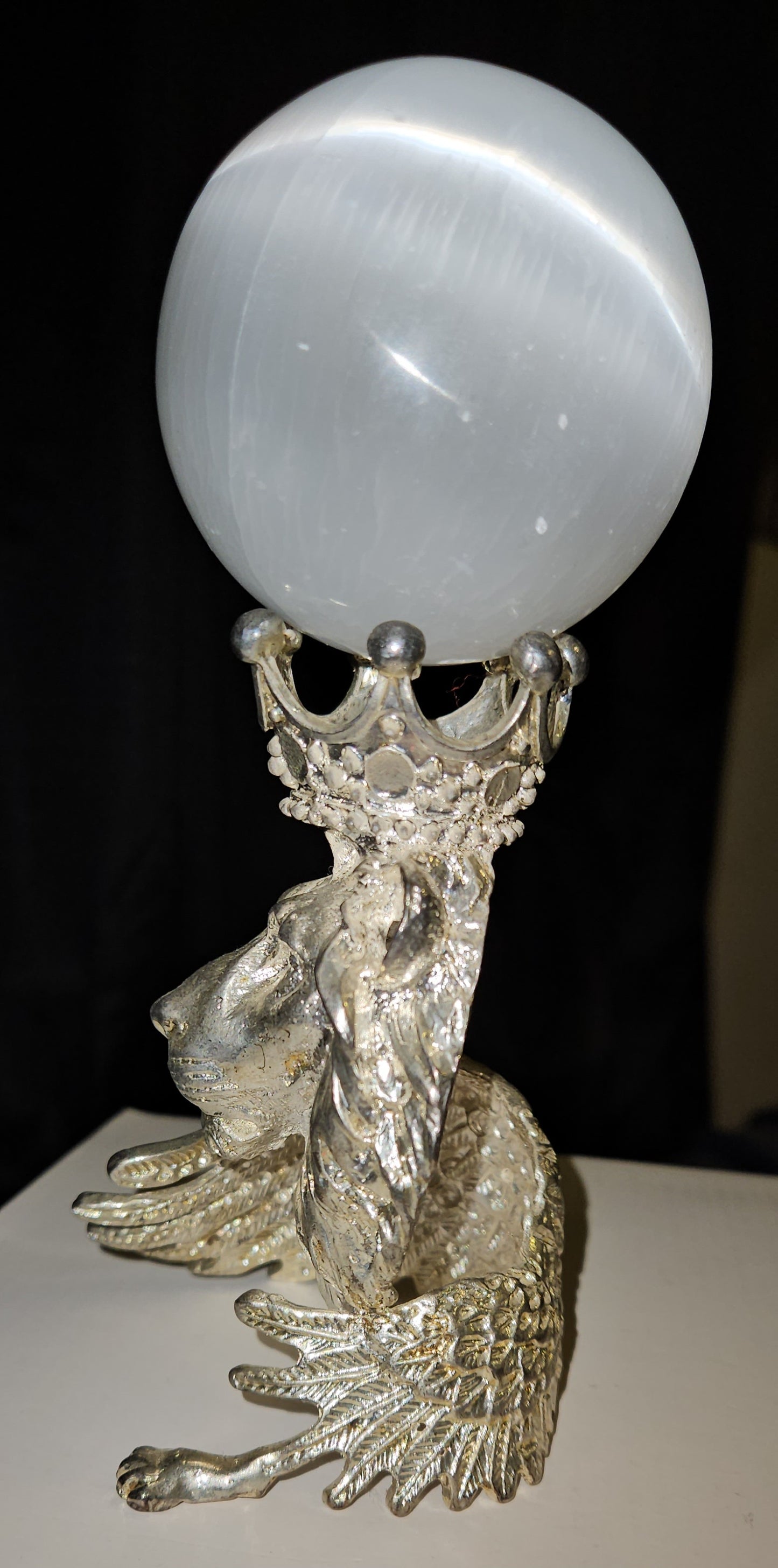 Lion Sphere Holder