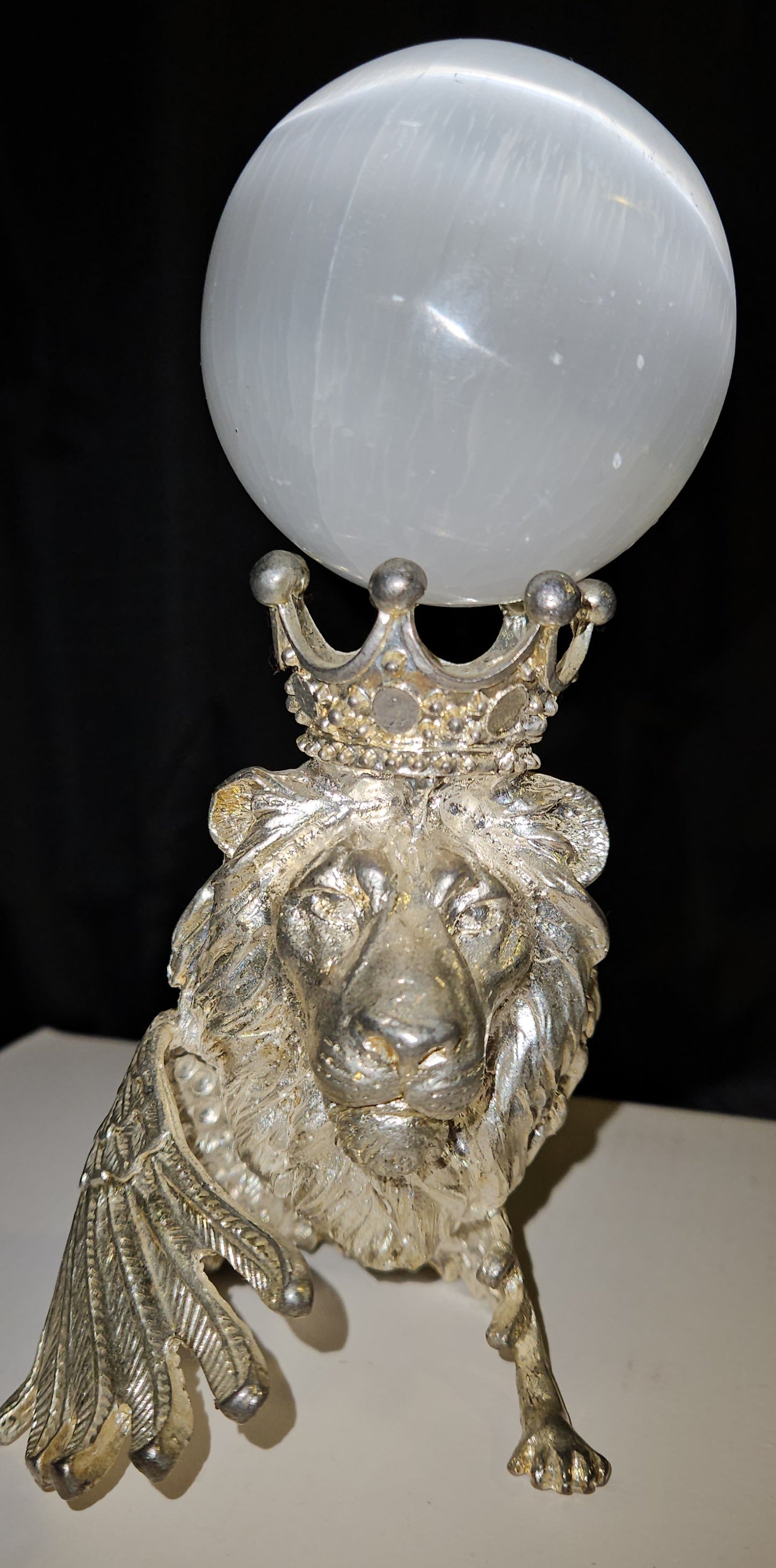 Lion Sphere Holder